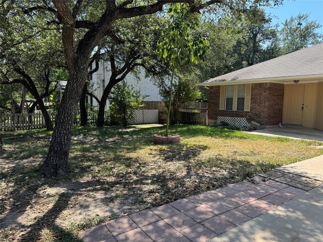 Building Photo - 2207 N Cannes Dr