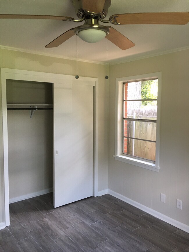 Building Photo - 2404 Spencer Ave