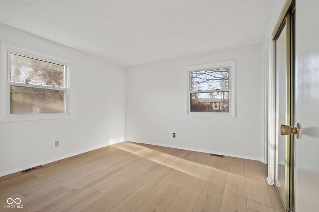 Building Photo - 8856 Moll Dr