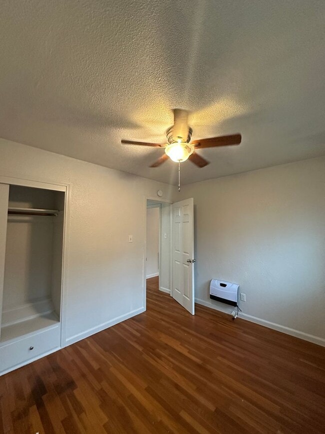 Building Photo - Updated & Charming 3 Bedroom Home with Fan...