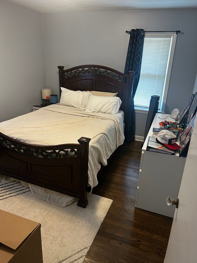 Building Photo - 5315 4 Unit