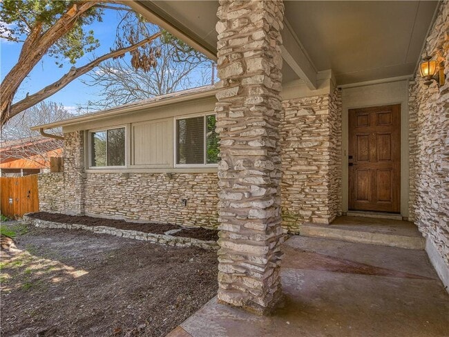 Building Photo - 11711 Oak Knoll Dr