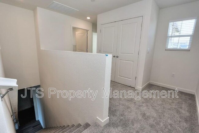 Building Photo - 2097 Shady Tree Cir