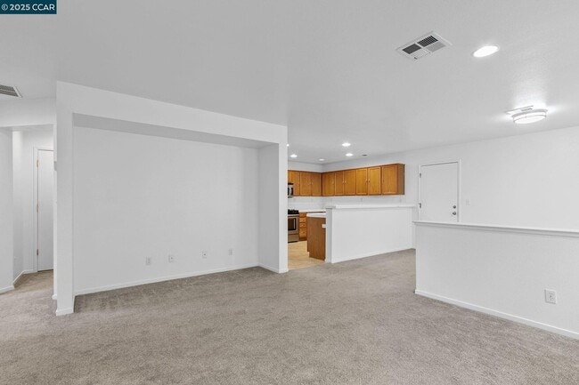 Building Photo - 3200 Puffin Cir