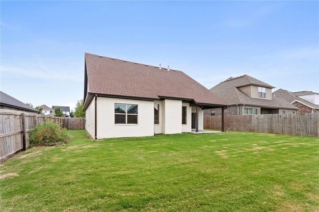 Building Photo - 4400 SW Eggersway Pl