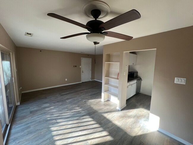 Building Photo - 2 Banyan Wood Ct