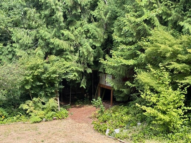 Building Photo - Prime Poulsbo location....3 bedroom rambler with bonus or office