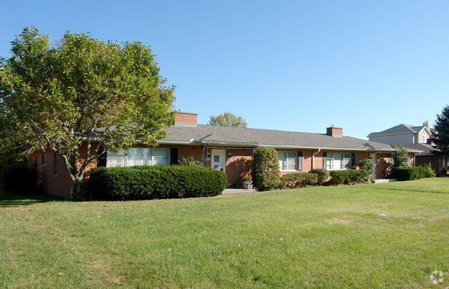 Building Photo - 1804-1810 Ridgecliff Rd