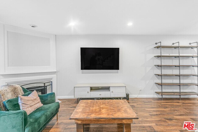 Building Photo - 4230 Whitsett Ave