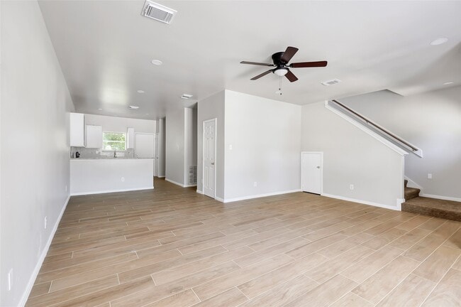 Building Photo - 10445 Wicklowe St