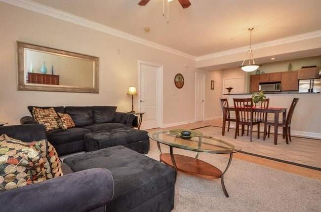 Building Photo - FULLY FURNISHED 1 bedroom Condo with balcony in the heart of Sugar land