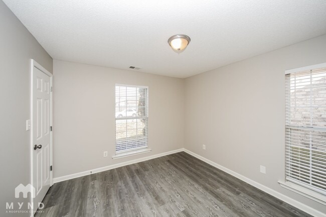 Building Photo - 2738 Old Well Cove