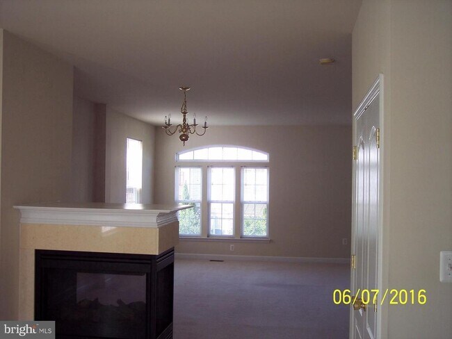 Building Photo - 731 Chevington Ct