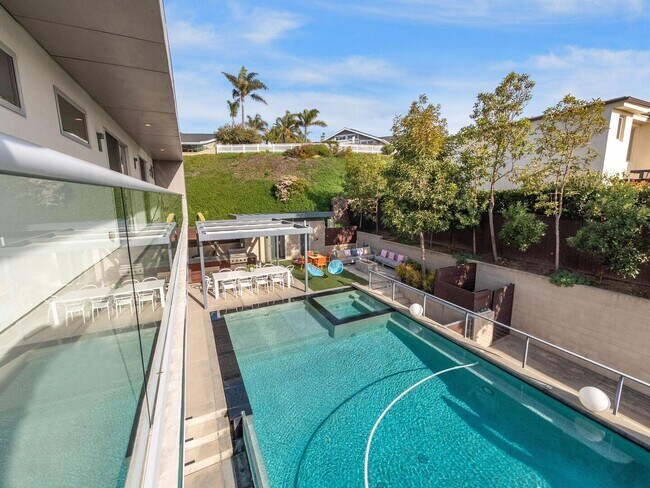 Building Photo - Solana Beach Paradise