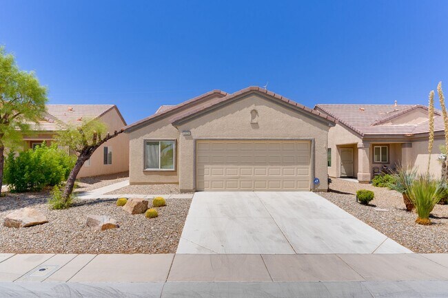 Primary Photo - Spacious & Bright 3-Bed Home in Desirable ...