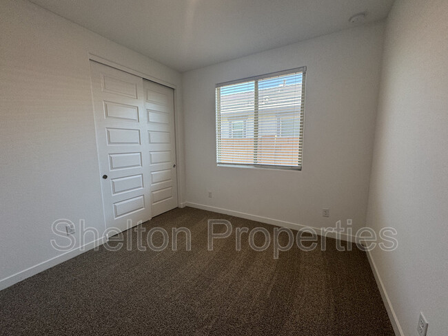 Building Photo - 4027 S 96th Dr