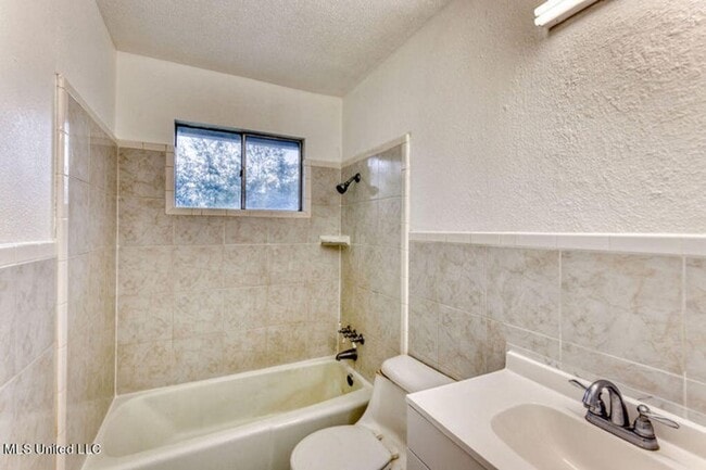 Building Photo - House for Rent