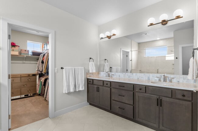 Building Photo - 6625 S Lee St