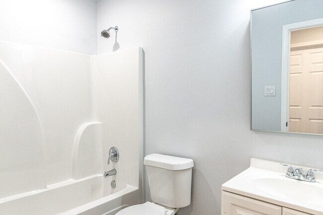 Building Photo - 5517 Kemper St