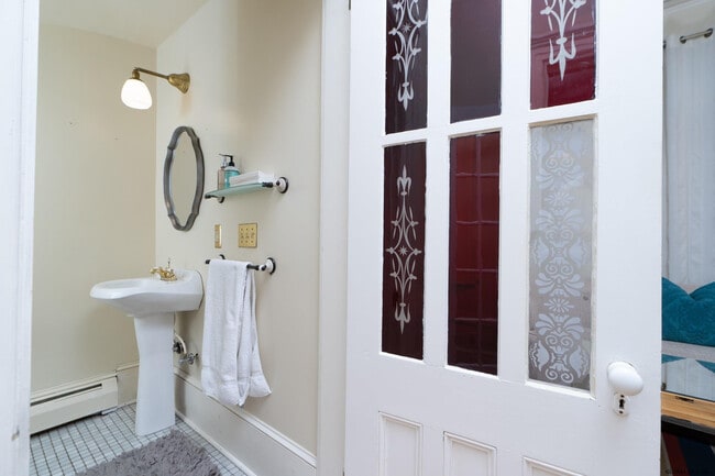 Building Photo - 279.5 Hudson Ave