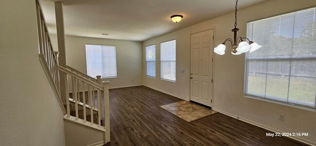Building Photo - Autumn Glenn Large Two Story Home Near Sho...