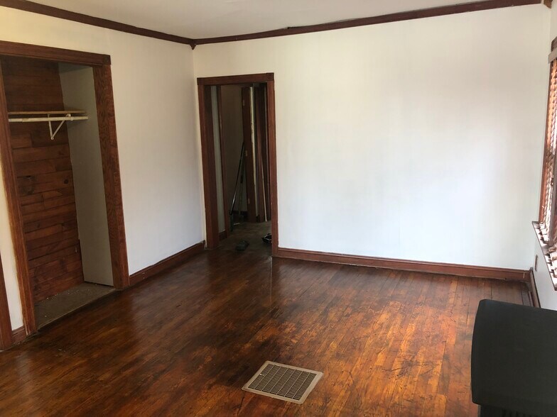 Living room - 14607 Hoyne Ave