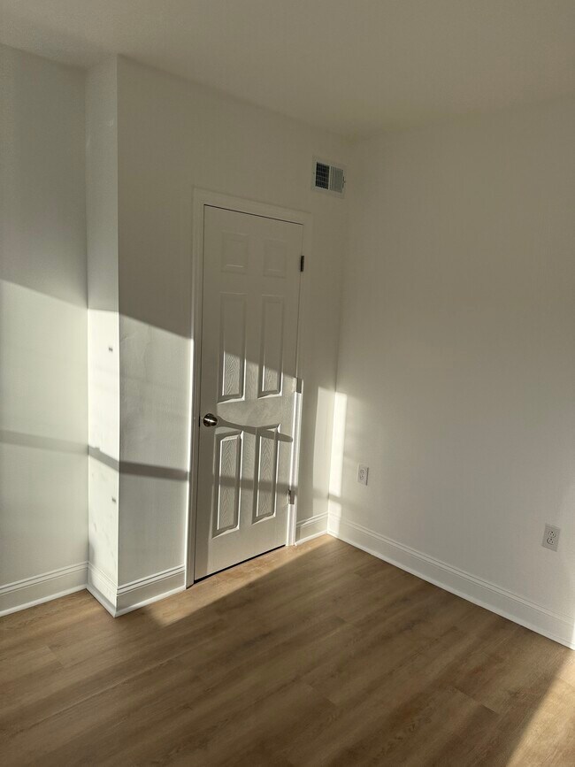 Building Photo - 2431 N Bancroft St