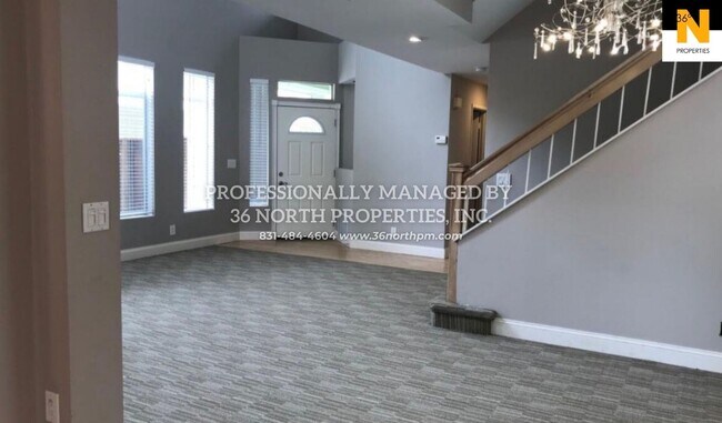 Building Photo - Las Palmas Home For Rent