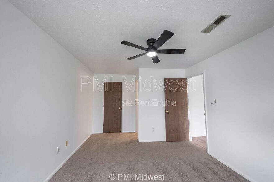Building Photo - 4291 Village Pkwy Cir W