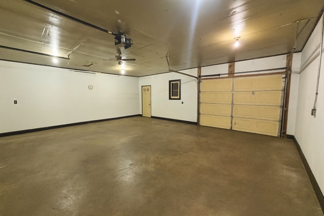 Building Photo - Rare, Must See Rambler in Cottage Grove