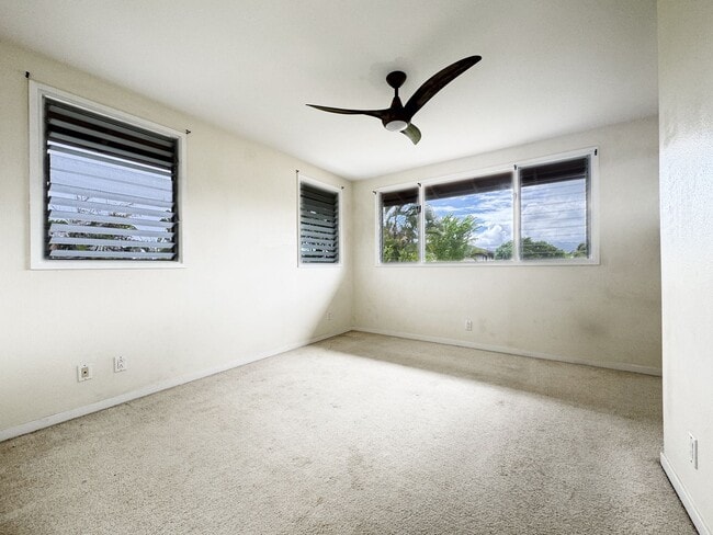 Building Photo - Small Pet Friendly Kailua Apartment with Window AC.