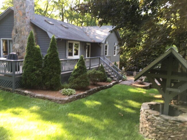 Building Photo - 283 Tanglewood Dr