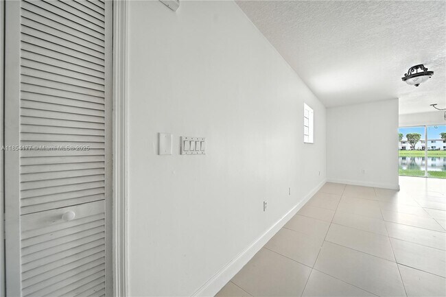 Building Photo - 1270 SE 26th St