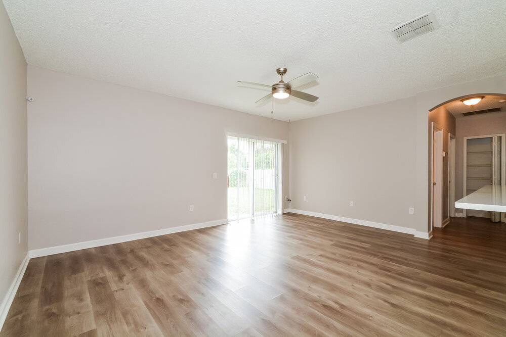 Building Photo - 627 Cotulla Dr