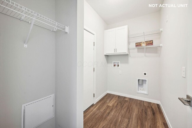 Building Photo - 933 Persimmon Ln