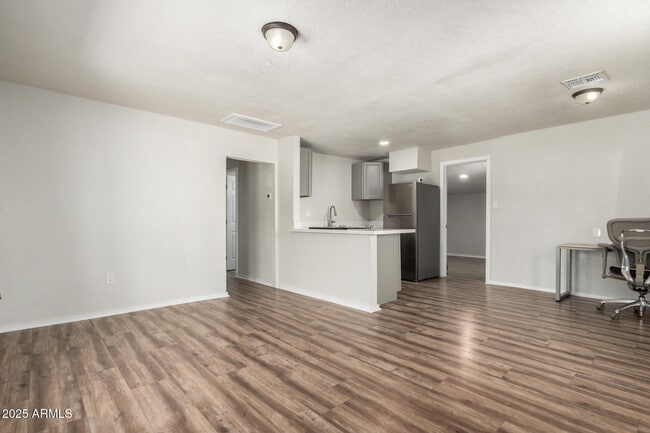 Building Photo - 1424 S Bonarden Ln