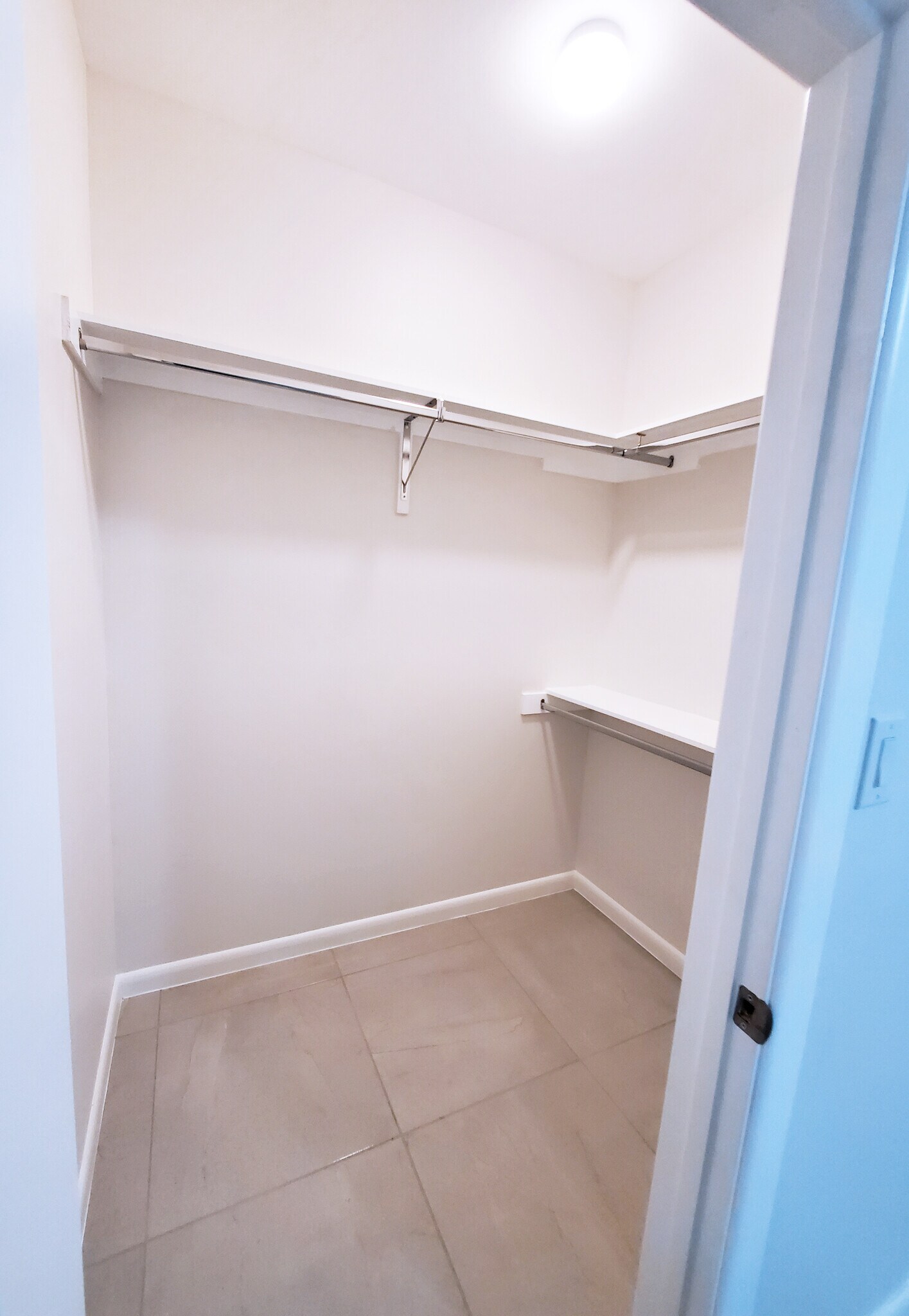 Building Photo - 2605 E Hackberry Ave