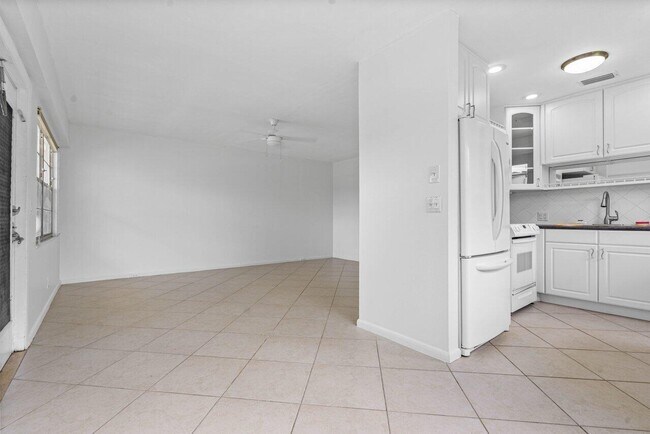 Building Photo - 74 Mansfield B