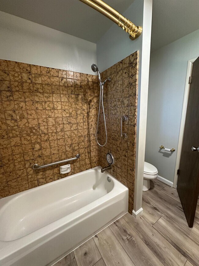 Building Photo - 1310 W Magill Ave