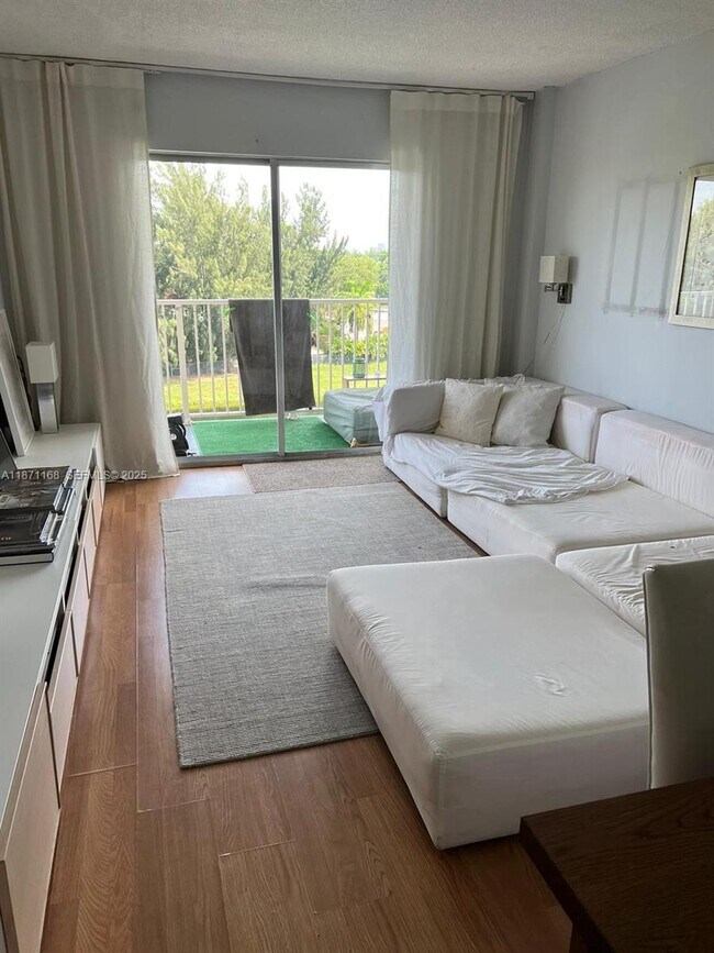 Building Photo - 16465 NE 22nd Ave