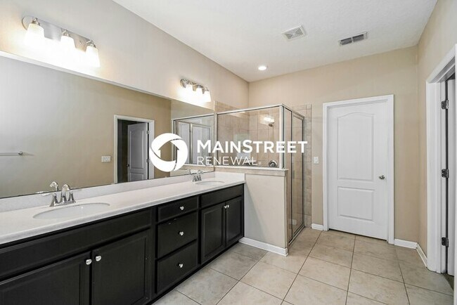 Building Photo - 4 Bedroom Pet-Friendly Home in Jacksonville, FL with Main Street Renewal