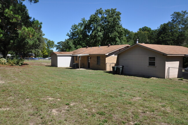 Building Photo - COMING SOON! 3 Bedroom 1.5 Bath Rental in ...
