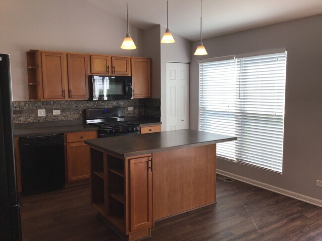 Building Photo - 1559 Parkside Dr