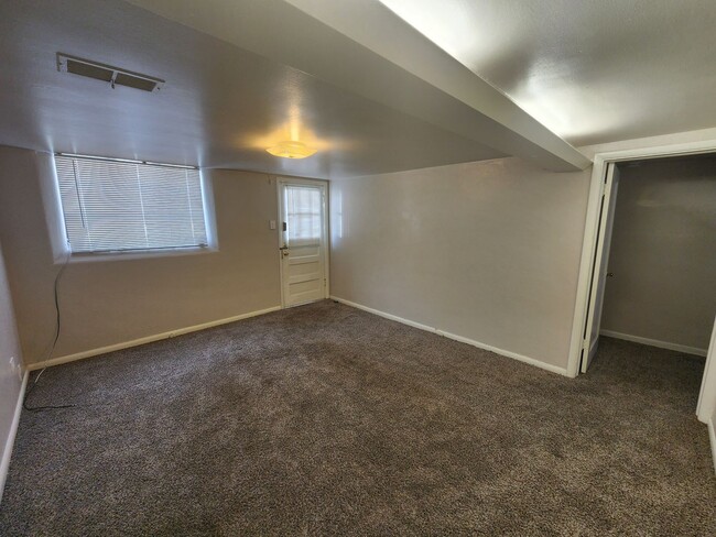 Building Photo - PRICE DECREASE! One Bed One Bath Garden Le...