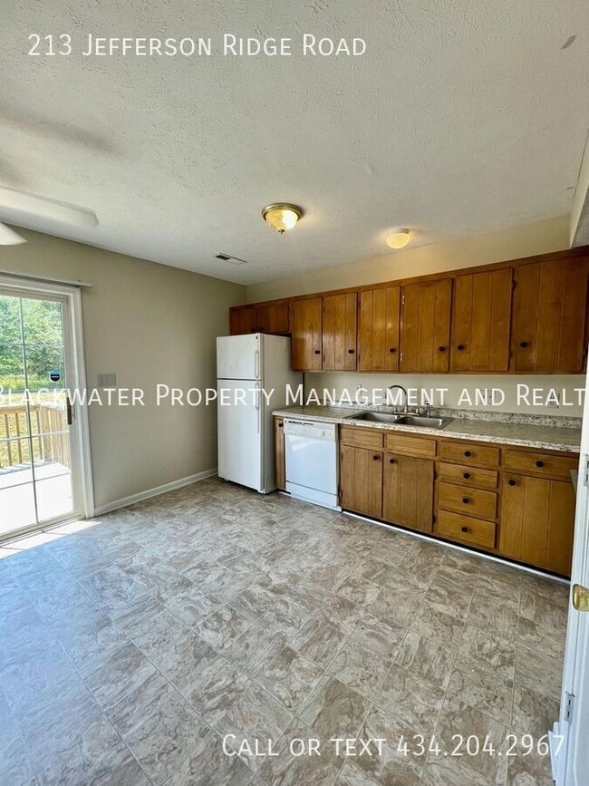 Building Photo - 213 Jefferson Ridge Rd