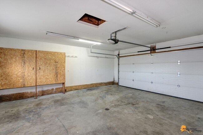 Building Photo - Cozy Abbott Loop Single Family Home w/ Garage & Fenced in Yard