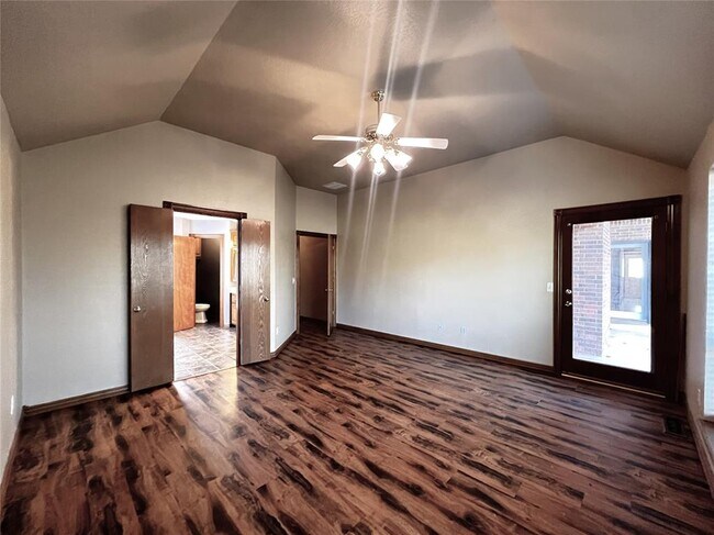 Building Photo - 113 S Mustang Rd