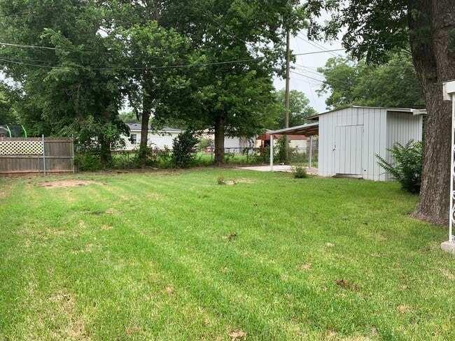 Building Photo - Freshly Renovated 3-Bedroom, 1-Bath