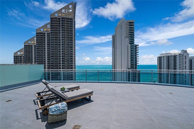 Building Photo - 17550 Collins Ave
