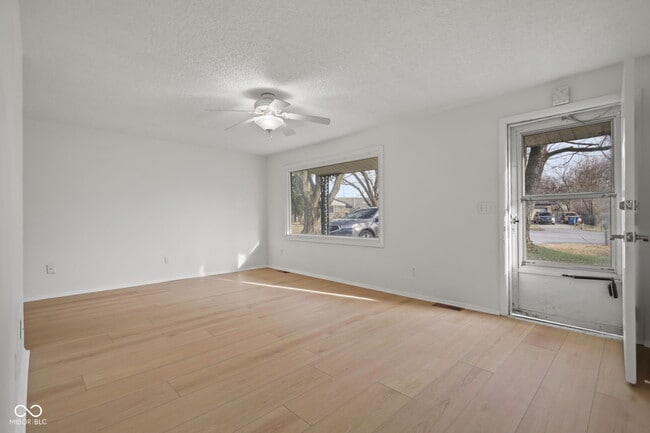 Building Photo - 8856 Moll Dr